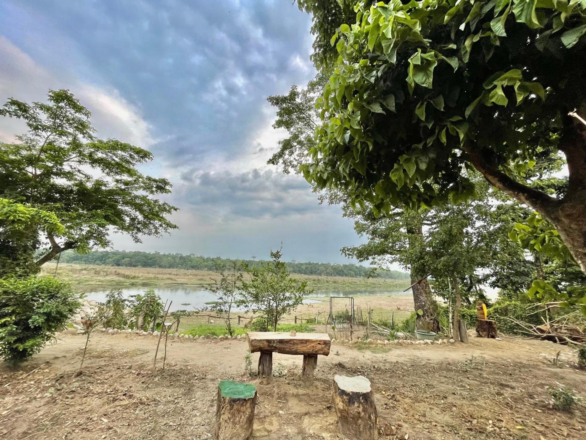 Bamby Chilling House - Feel The Nature Sauraha Exterior foto