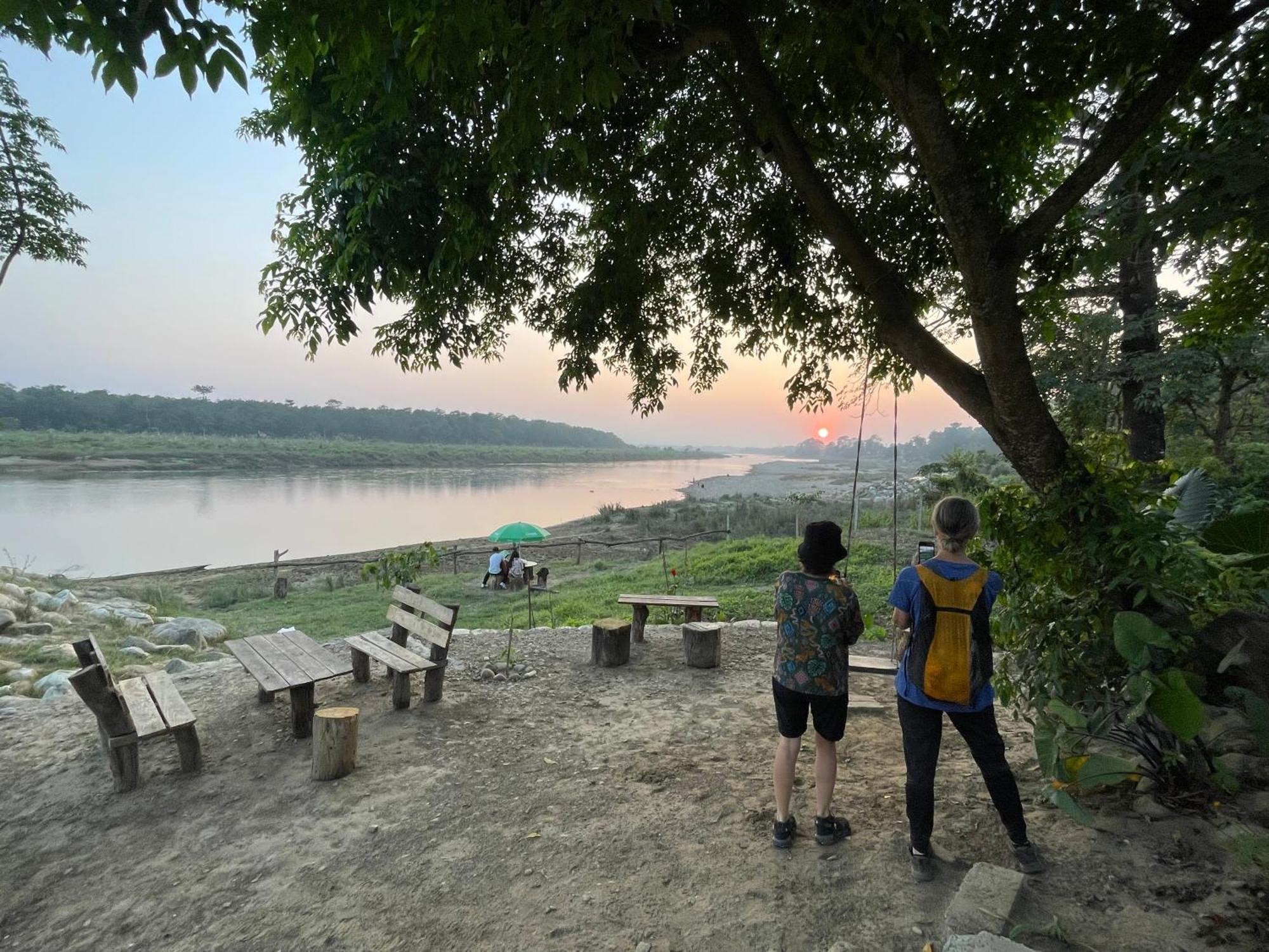 Bamby Chilling House - Feel The Nature Sauraha Exterior foto